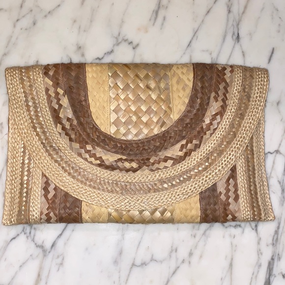 Handbags - Cute lil woven bag